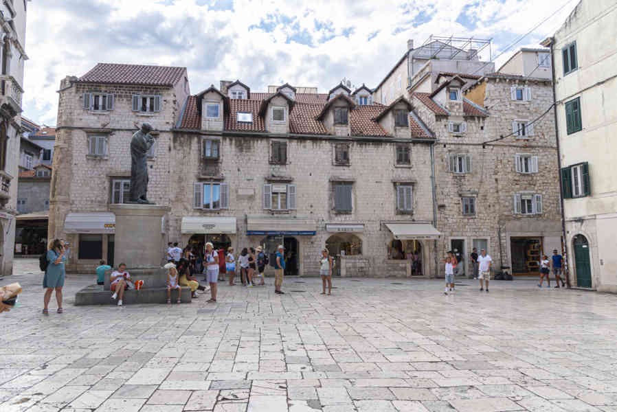 Croacia - Split 71 - plaza de la Fruta